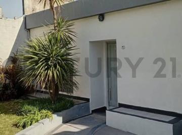 Casa · 80m² · 4 Ambientes · 2 Cocheras · Casa a La Venta en Berazategui