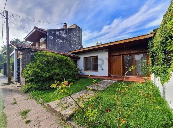 Casa · 143m² · 4 Ambientes · 1 Cochera