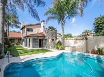 Casa · 300m² · 7 Ambientes · 2 Cocheras · Venta Casa 7 Ambientes C/ Jardin y Pileta en San Isidro