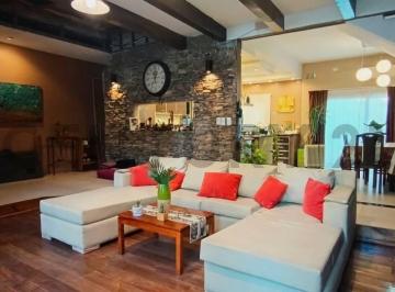 Casa · 360m² · 7 Ambientes · 2 Cocheras · Chalet 7 Ambientes - Parque - Quincho - Permuta - Financiación - Lomas de Zamora