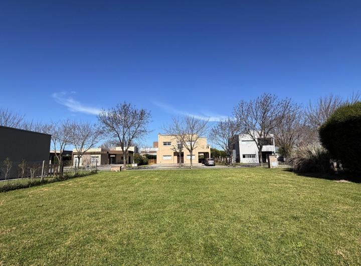 Terreno · 697m²