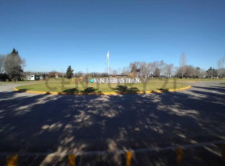 Terreno · 903m² · 1 Cochera