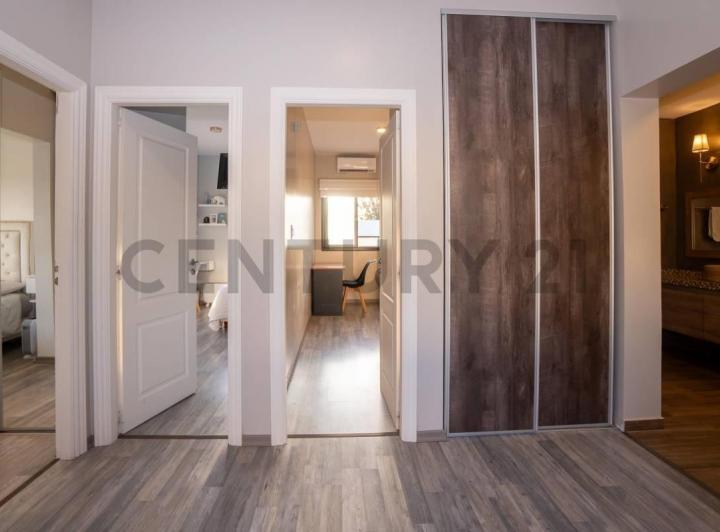 Casa · 220m² · 6 Ambientes · 2 Cocheras