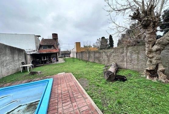 Casa · 130m² · 4 Ambientes · 3 Cocheras