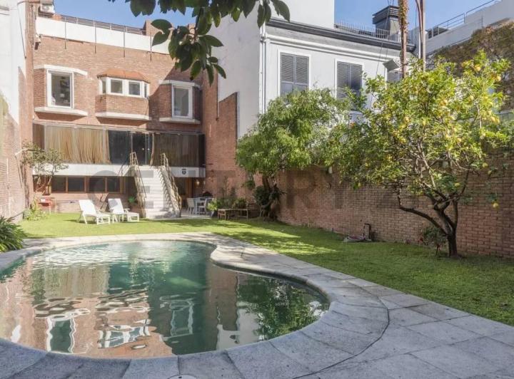 Casa · 500m² · 8 Ambientes · 2 Cocheras