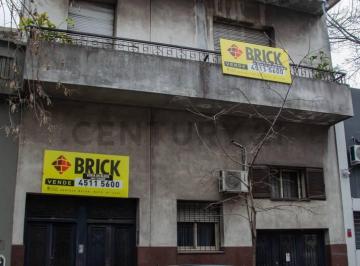 Hotel · 488m² · 8 Ambientes · 1 Cochera · Gran Propiedad en 3 Plantas Sobre Lote Propio (210 M&sup2;) – Ideal Inversión / Desar