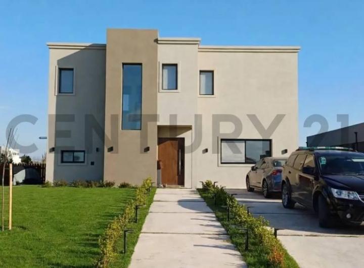 Casa · 187m² · 5 Dormitorios · 4 Cocheras