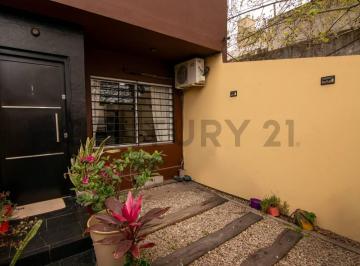 Departamento · 59m² · 3 Ambientes · 1 Cochera · Venta | Dúplex 3 Ambientes con Cochera, Terraza y Parrilla – Santos Lugares