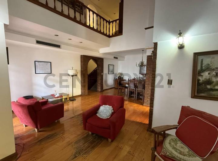 Casa · 300m² · 6 Ambientes