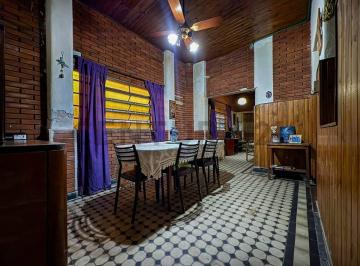Casa · 141m² · 3 Ambientes · 1 Cochera · Venta Casa de 2 Dorm. con Patio y Cochera en Jorge Cura, Rosario | a Recic
