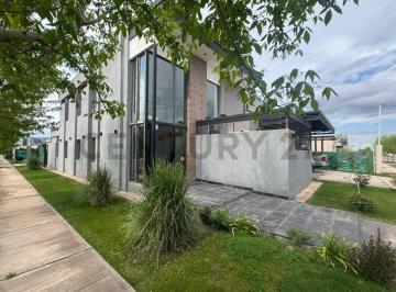 Casa · 326m² · 6 Ambientes · 4 Cocheras · Casa en Venta · Barrio Milcayac I