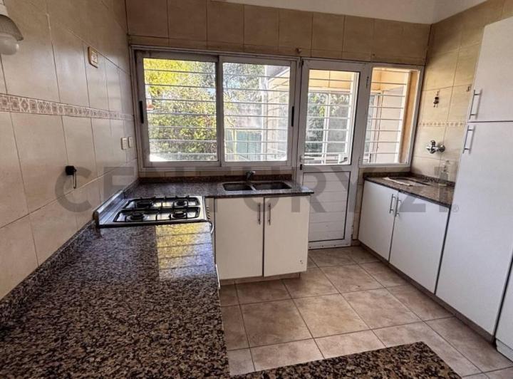 Casa · 68m² · 2 Ambientes · 2 Cocheras