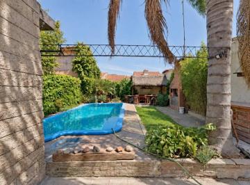 Casa · 105m² · 3 Dormitorios · 2 Cocheras · Venta Casa 4 Ambientes con Pileta, Quincho y Parrilla - San Justo