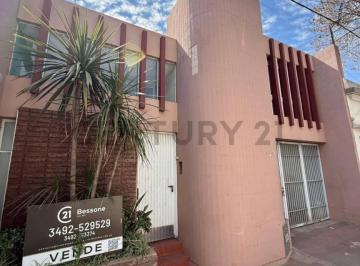 Casa · 193m² · 9 Ambientes · 1 Cochera · Venta de Exclusiva Propiedad con Vivienda, Estudio y Sector Habitacional Complem