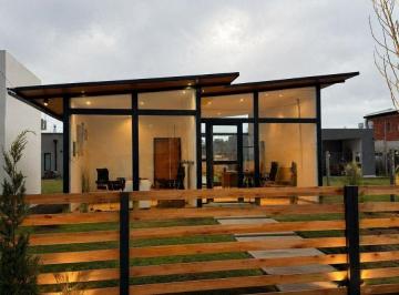 Casa de 3 ambientes, Ezeiza · Casa Estilo Campo de Diseño Moderno con Dos Dorm.. Us$75000