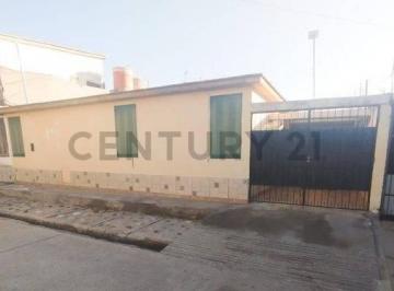 Casa · 77m² · 5 Ambientes · 1 Cochera · Casa en Venta, 3 Dorm. y Cochera en B. Parque Sur