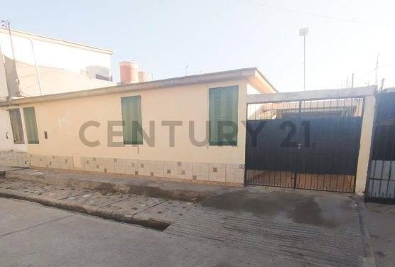 Casa · 77m² · 5 Ambientes · 1 Cochera