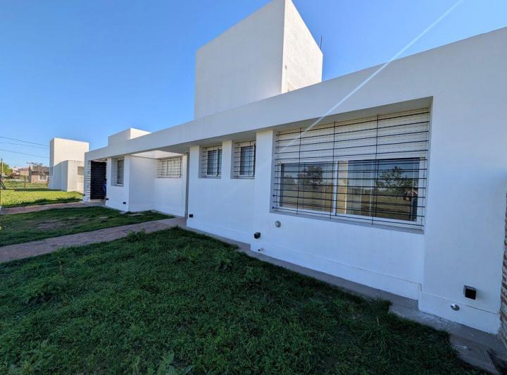 Casa · 85m² · 4 Ambientes · 2 Cocheras
