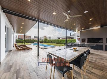 Casa · 1500m² · 10 Ambientes · 2 Cocheras · Casa en La Cascada Country Golf
