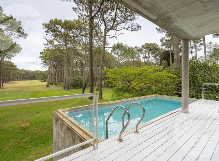 Casa · 230m² · 5 Ambientes · 1 Cochera