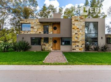 Casa · 164m² · 3 Ambientes · 2 Cocheras · Casa en Bosque Alto