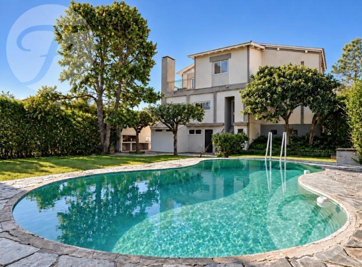 Casa · 228m² · 5 Ambientes · 3 Cocheras