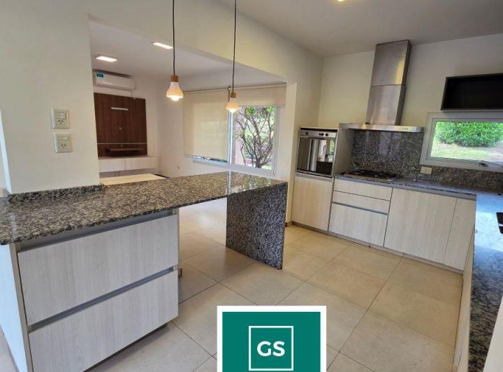Casa · 309m² · 7 Ambientes · 2 Cocheras