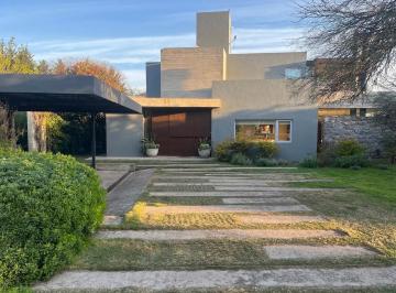 Casa · 275m² · 7 Ambientes · 2 Cocheras · Venta | Casa de Arquitectura de Autor · 3 Dorm. + Estar/atelier/playroom · Lote 1.948 m² · Altos del
