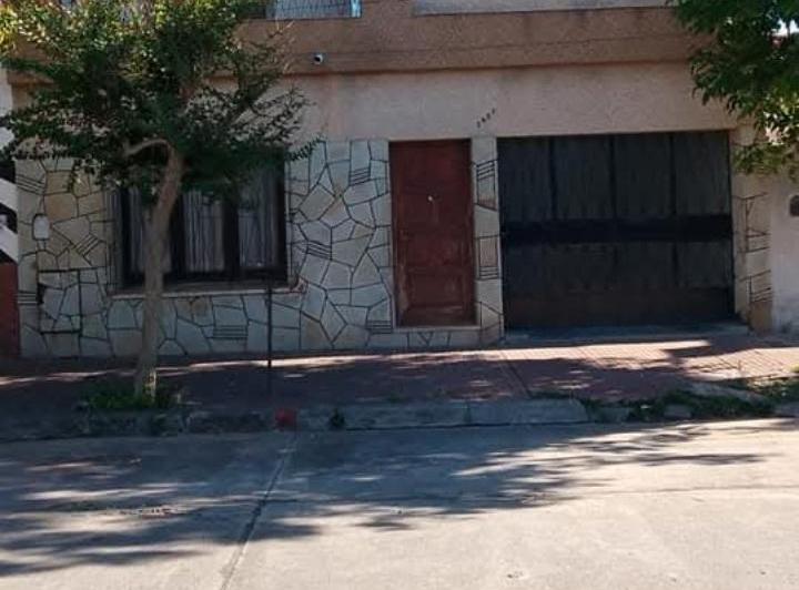 Casa · 190m² · 4 Ambientes · 1 Cochera