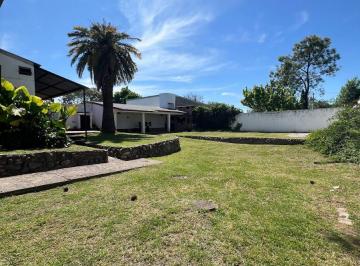 Casa de 6 ambientes, Córdoba · Casa 4 Dorm. con Enorme Patio y Cochera - Zona Norte
