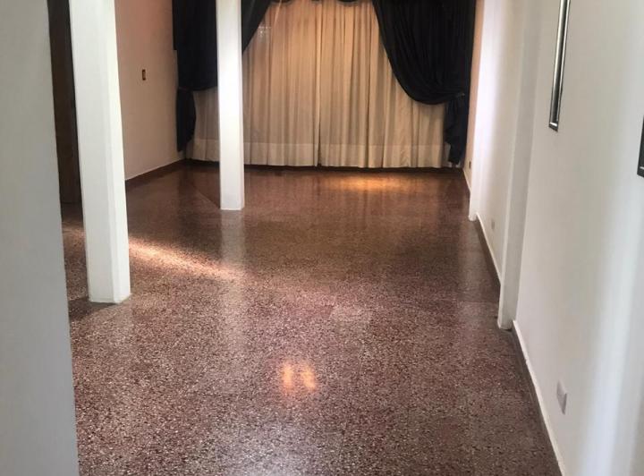 Departamento · 90m² · 6 Ambientes · 1 Cochera