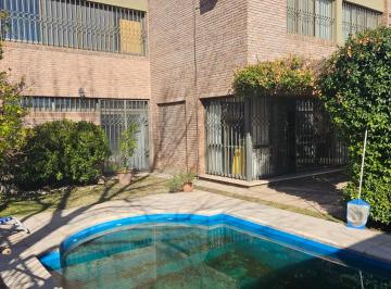 Casa · 280m² · 7 Ambientes · 3 Cocheras · Casa Vende