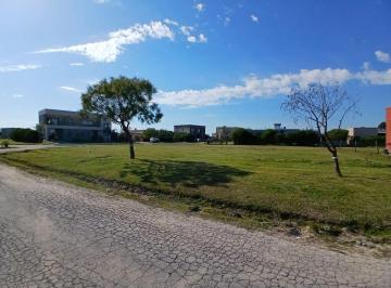 Terreno , Escobar · Lote Central de 778 m² Sobre Boulevard Principal