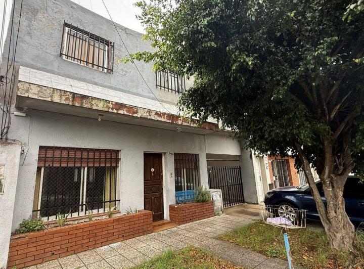 Casa · 110m² · 6 Ambientes · 1 Cochera