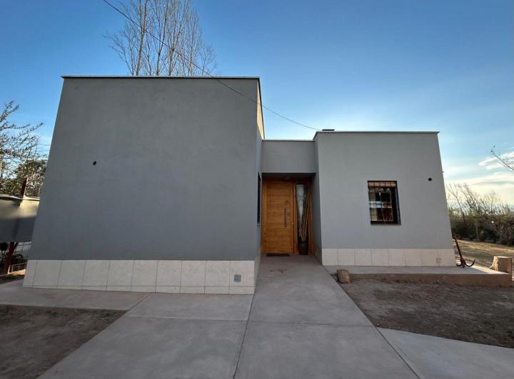 Casa · 190m² · 4 Ambientes · 2 Cocheras
