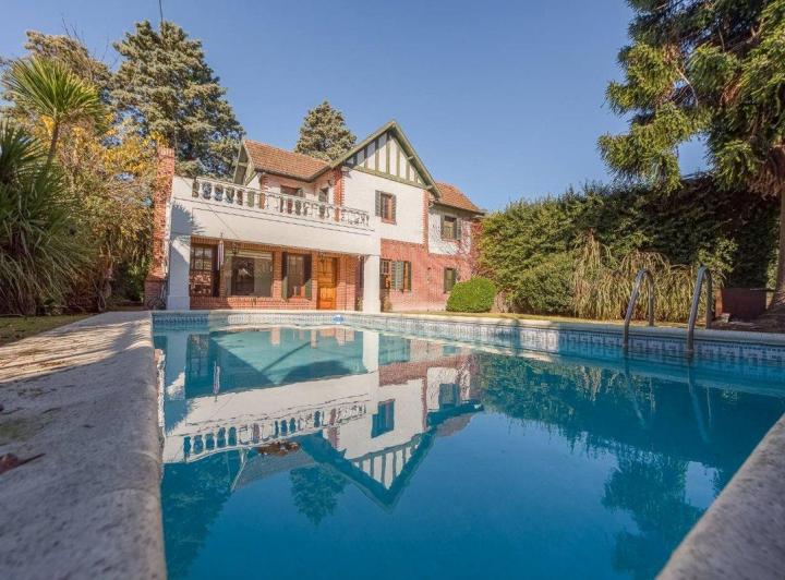 Casa · 288m² · 5 Ambientes · 3 Cocheras