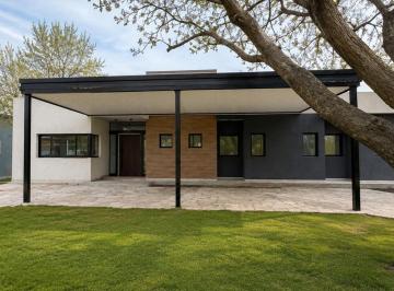 Casa · 241m² · 4 Ambientes · 2 Cocheras · Vende Imponente Casa Haras del Sol 241 m² Cub