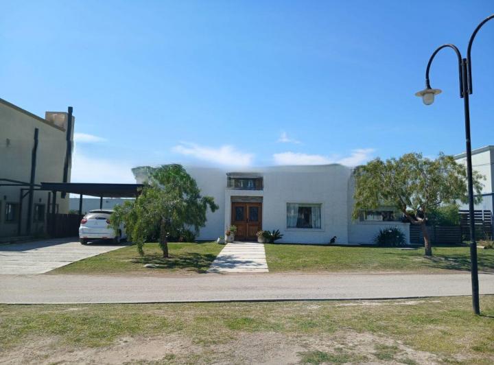 Casa · 145m² · 4 Ambientes · 2 Cocheras