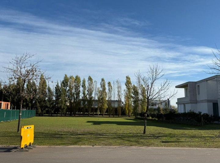 Terreno · 1079m²