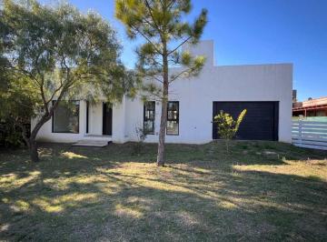 Casa · 130m² · 5 Ambientes · 3 Cocheras · Venta Casa a Estrenar 3 Dorm. en Bela Vista