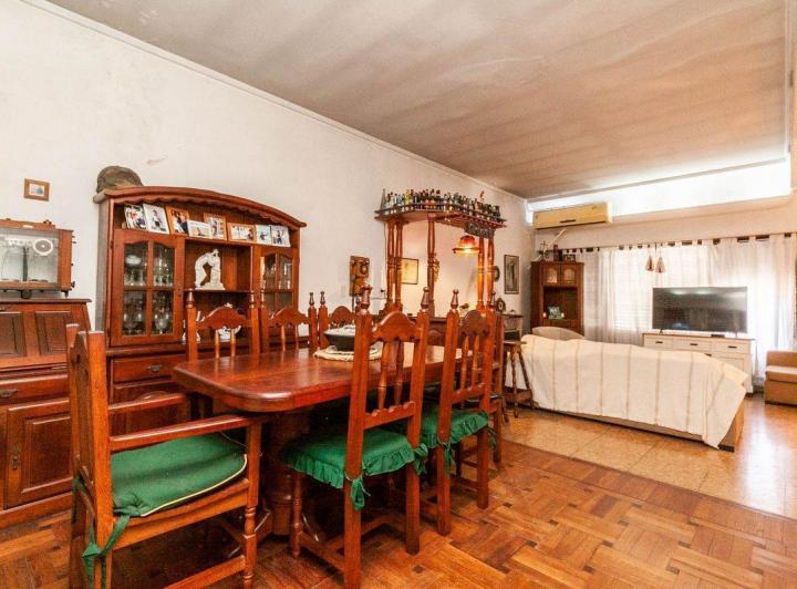 Casa · 220m² · 4 Ambientes · 1 Cochera