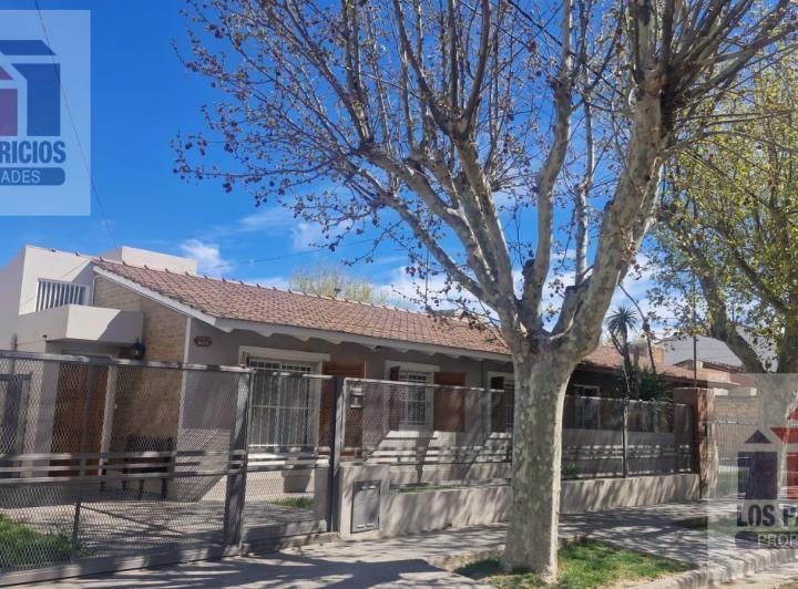Casa · 130m² · 5 Ambientes · 2 Cocheras