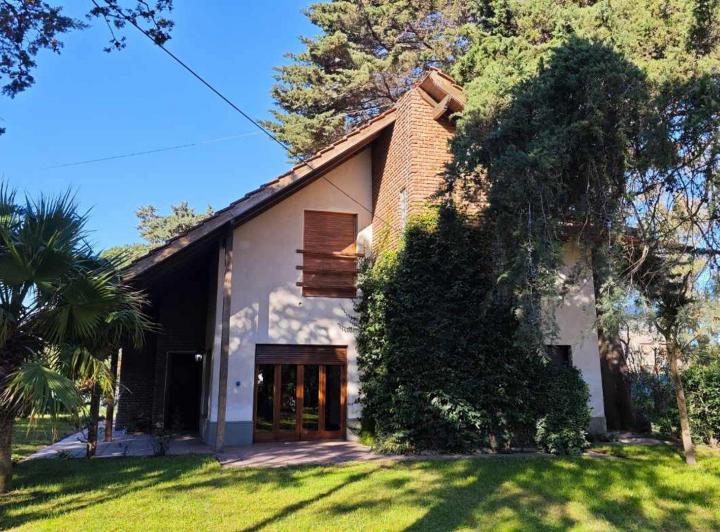 Casa · 200m² · 5 Ambientes