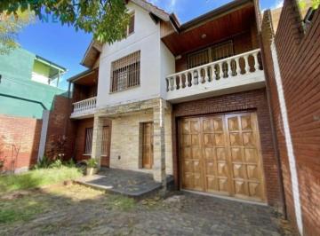 Casa · 150m² · 5 Ambientes · 2 Cocheras · Casa Venta 5 Ambientes en Lanús Este