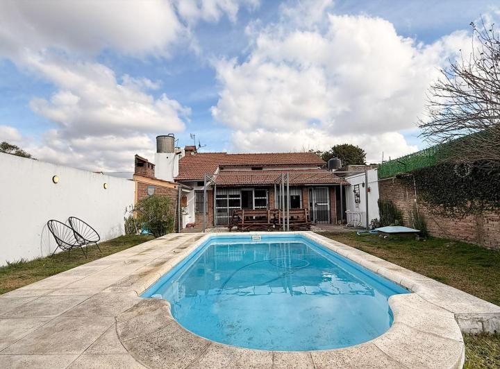 Casa · 110m² · 4 Ambientes · 2 Cocheras