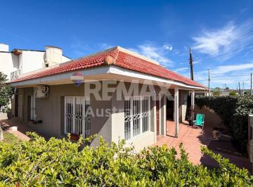 Casa · 150m² · 5 Ambientes · 1 Cochera · Casa 4 Dorm. Barrio Pueyrredon