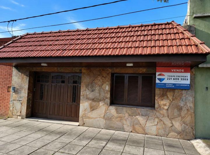 Casa · 74m² · 3 Ambientes · 1 Cochera