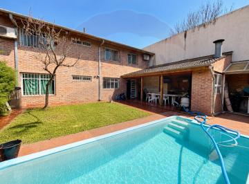 Casa · 191m² · 4 Ambientes · 1 Cochera · Casa de Diseño Pileta y Quincho Malibu C. Jardin