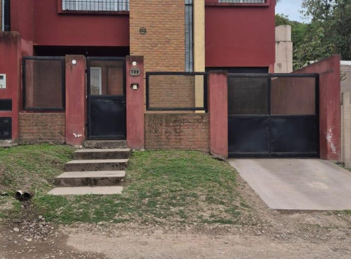 Casa · 135m² · 4 Ambientes · 2 Cocheras