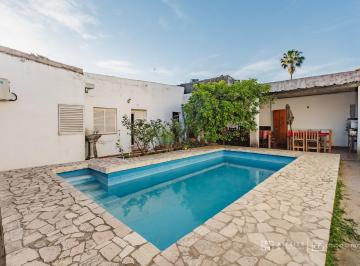 Casa · 320m² · 5 Ambientes · 3 Cocheras · Casa 3 Dorm. con Pileta y Cochera